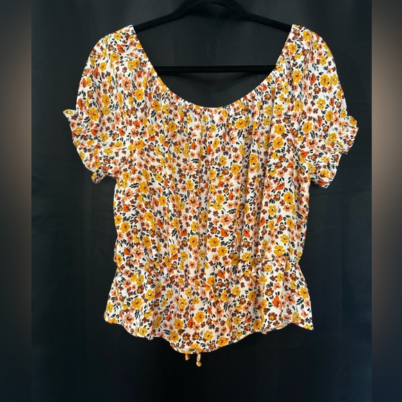 Floral Top with Cinched Waist - Picture 2 of 3